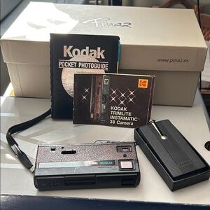 Kodak Trilite Instamatic 38 Camera - Black and Brown